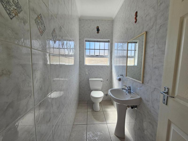 4 Bedroom Property for Sale in Middedorp Western Cape